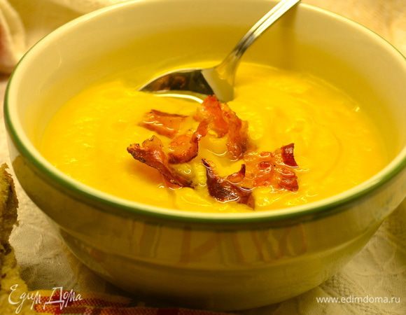 Подавать суп с сухариками или жареным беконом... 
Приятного аппетита!
   