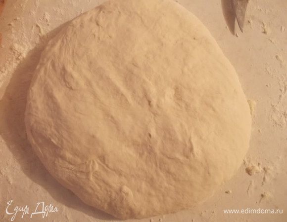 Его нужно положить в миску, смазанную маслом, накрыть пленкой и оставить на 20 минут.