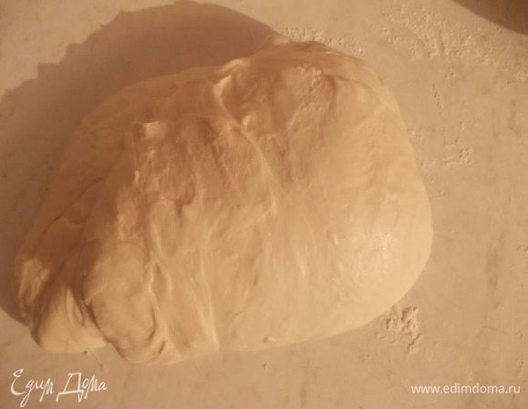 После четырёхкратного складывания, накрываем тесто пленкой и оставляем на 2 часа 40 минут не трогая.