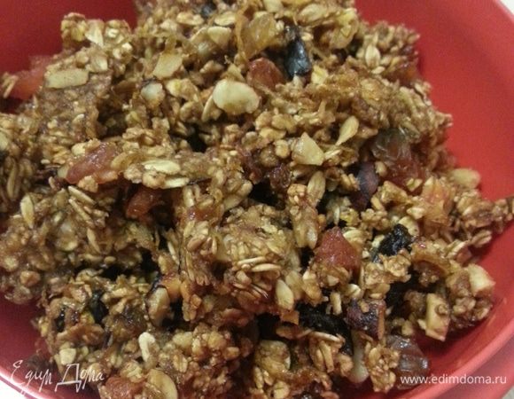 Даем полностью остыть, складываем в герметичный контейнер и храним в холодильнике. По утрам заливаем кефиром или молоком и наслаждаемся.