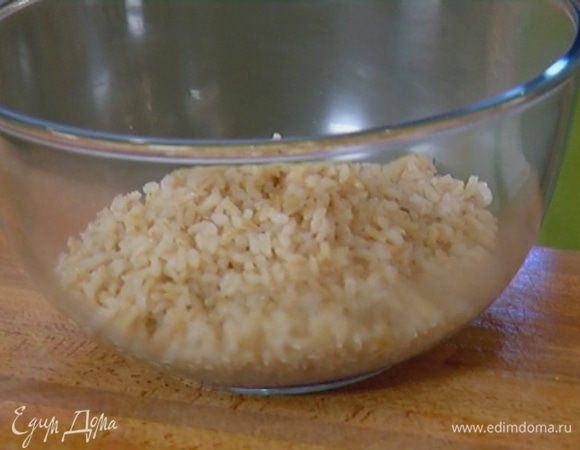 Рис отварить согласно инструкции на упаковке, затем остудить.