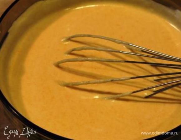 Остужаем до комнатной температуры! Аккуратно в три приема, чтобы масса не осела, вводим сливки. 