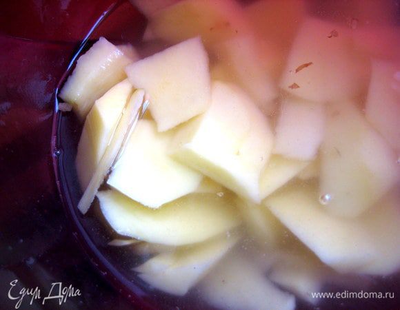 Вчера я Вам обещала,что из картофельных обрезков от вырезания "боровиков" сварим суп)))