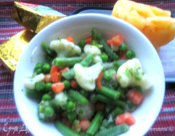 Кроме картофеля понадобятся замороженные (не обязательно!) овощи...Тыква у меня тоже заморожена отдельно.