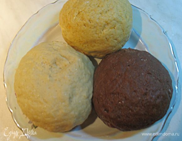 Сделать колобки, обвернуть пленкой и положить в холодильник на 12 часов.  