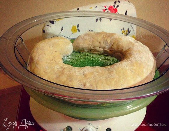 Уложить на смазанную маслом ячейку пароварки или мантоварки и варить минут  40....