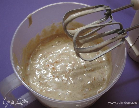 Добавить тыкву, все тщательно перемешать.