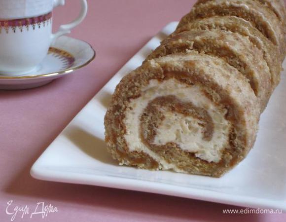 Концы рулета срезать острым ножом. Нарезать на кусочки.