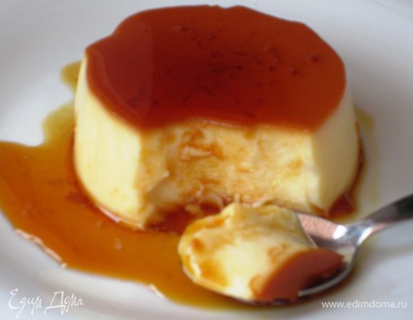 Остудить крем до комнатной температуры и поставить в холодильник на 5-6 часов. Остывший крем аккуратно отделить ножом от стенок формочек и, перевернув, выложить на тарелку. Приятного аппетита:)