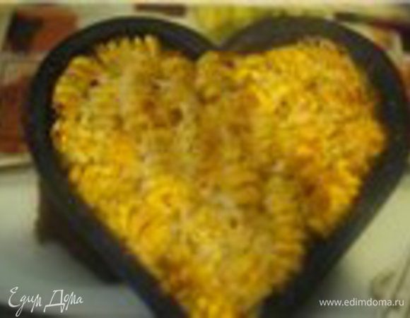 Готовой запеканке даём отдохнуть пару минут, чтоб сохранилась форма.