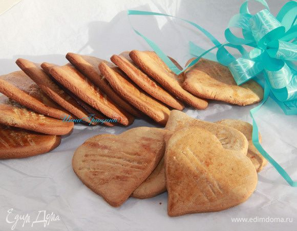 Остудить на решётке. Подавать печенье с холодным молоком, или с горячим чаем! Вкус печенья пряничный, вероятно благодаря имбирю, но в отличие от пряника, печенье более рассыпчатое. Очень вкусно!