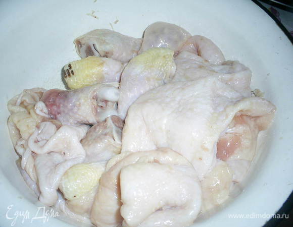 Получаем вот такие чулочки. Накроем миску пленкой и уберем их пока в холодильник.