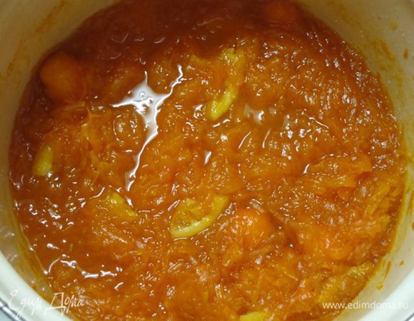 Варить джем на медленном огне 20 минут. Отставить на 1 час.