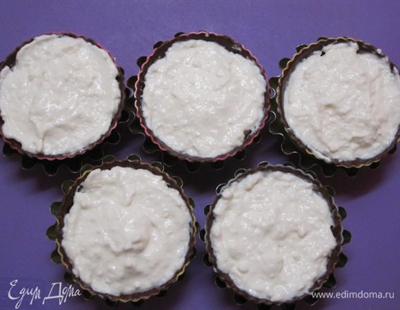 Так заполнить все шоколадные формочки.