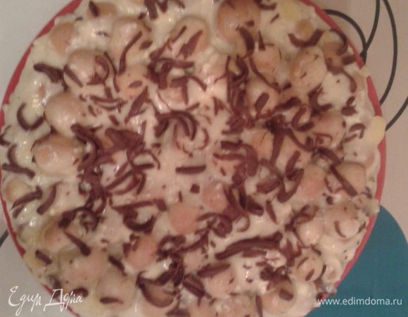 Растопить маргарин, добавить песок, соду погасить уксусом, добавить яйца, 3,5 стакана муки. Из 1/5 части  испечь корж. 