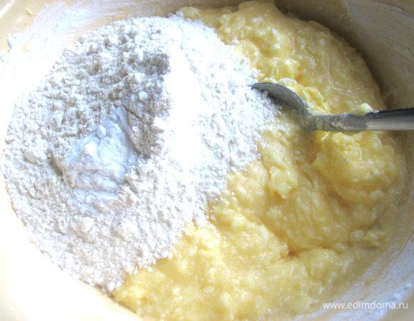 Муку с содой.