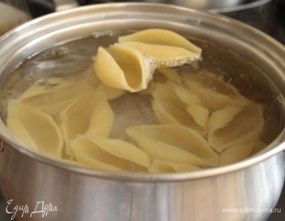 Ракушки отварить до готовности в соответствии с инструкцией на упаковке.