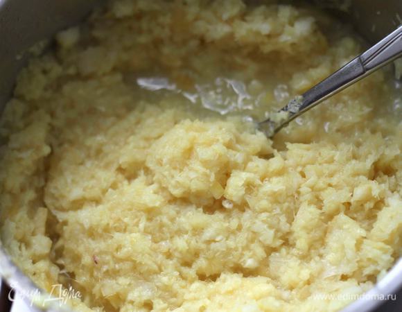 За это время имбирь станет прозрачным,масса посветлеет. Стерилизуем банки в СВЧ или в духовке 10 минут. Раскладываем горячую заправку по банкам и убираем в прохладное место. Не болейте!!!