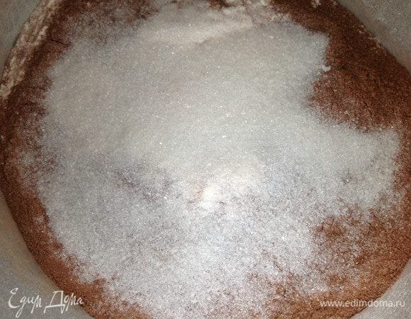 Добавить сахар, соль и ванилин. Тщательно перемешать до однородности.
