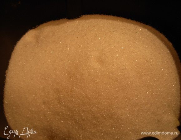 Смородину и кабачок засыпаю сахаром, пока кабачок не даст сок, примерно на 1 час.