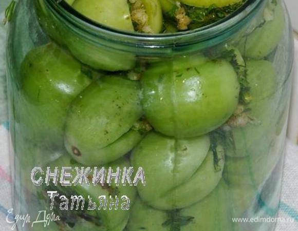 Наполненные начинкой помидорки укладываем плотно в предварительно простерилизованные банки.