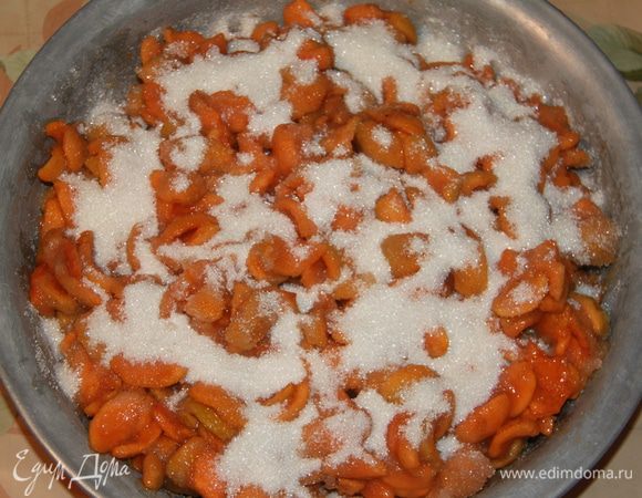 Засыпать сахаром и дать постоять ночь.