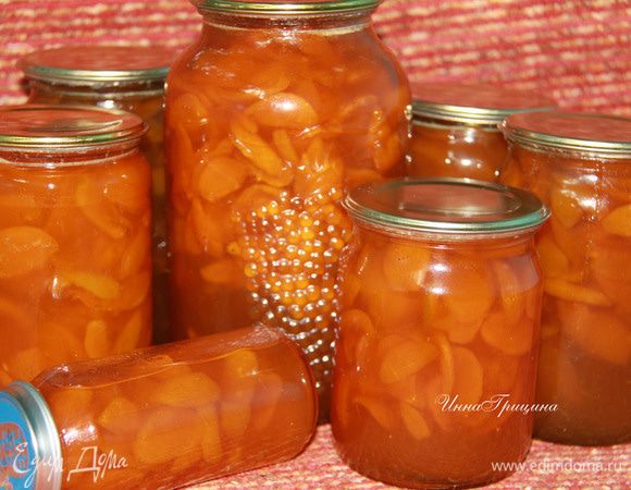 Вот такой урожай! В этом году закрыла 10 литров абрикосового варенья и джема. Джем варится намного быстрее варенья: от закипания 5-7 минут, но абрикосы придётся пюрировать. Сладкоежки, угощайтесь!