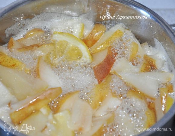 Варить пока не появится пенка. Снять с огня, снять пенку. Снова поставить и так делать, пока не перестанет появляться пенка. 