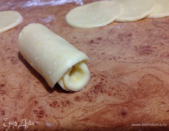 ..свернуть в трубочку...
