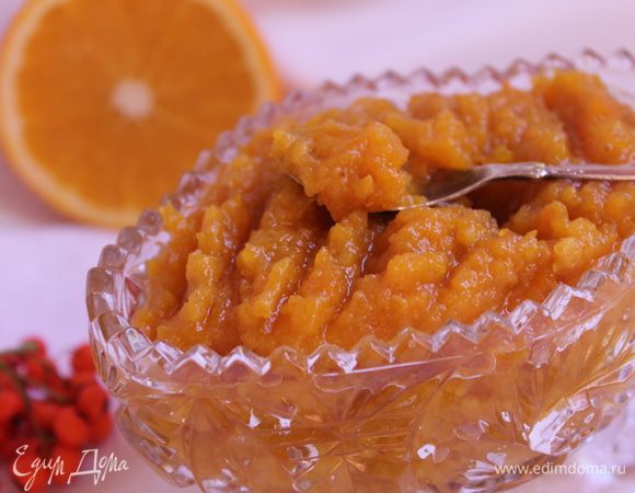 Горячим разливаем в стерильные банки. Закатываем крышками. Приятного аппетита!