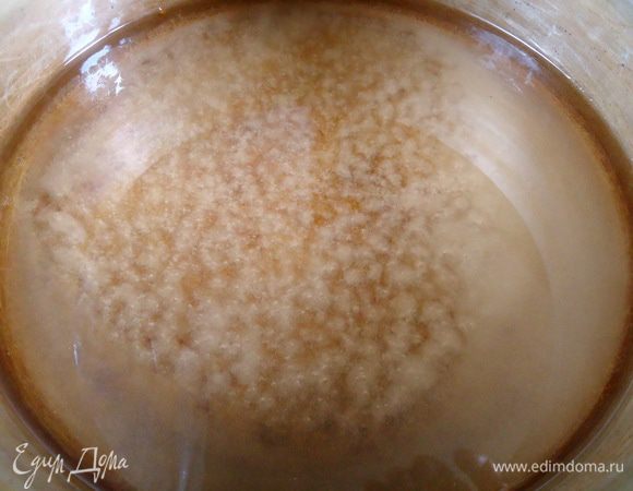 Дать закипеть сиропу.
