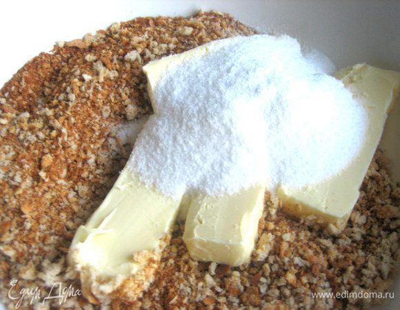 Всыпаем к сухарям.