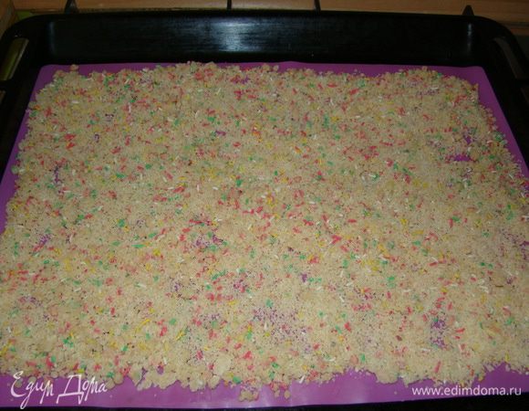 Влить масло и экстракт - перемешать. Распределить на противне, выпекать до золотистого цвета около 20 мин, периодически помешивая крошки. Охладить!