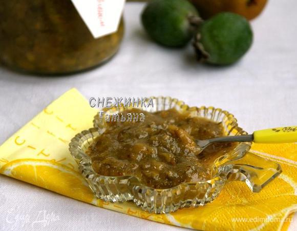 Разливаем по стерилизованным баночкам и закрываем крышками. Приятного аппетита!