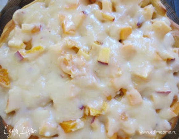 Вновь клетки заполнить фруктами и смазать кремом.