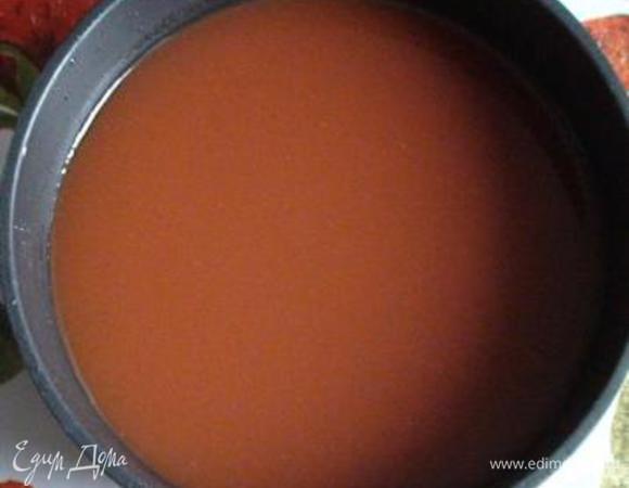 Приготовить рассол. В воду добавить уксус, соль, сахар и кетчуп,  перемешать. Поставить на огонь и довести до кипения.