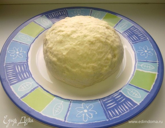 У меня получилось таким. Накрываем тесто и оставляем на 30 минут.