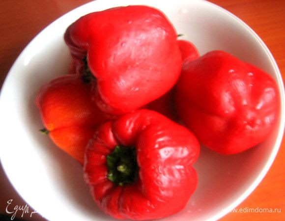 Болгарский перец моем, чистим...