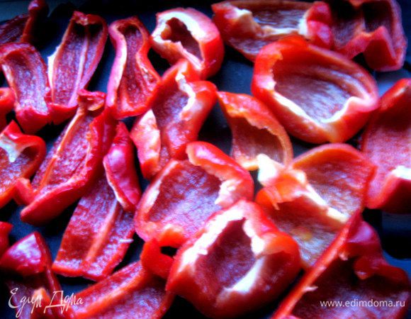 Я разрезала 5 перчин крупными дольками, чтобы было легко подцепить сразу кусочек!