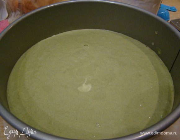 Выпекаем в форме 23 см, при 175"С около 30 минут.