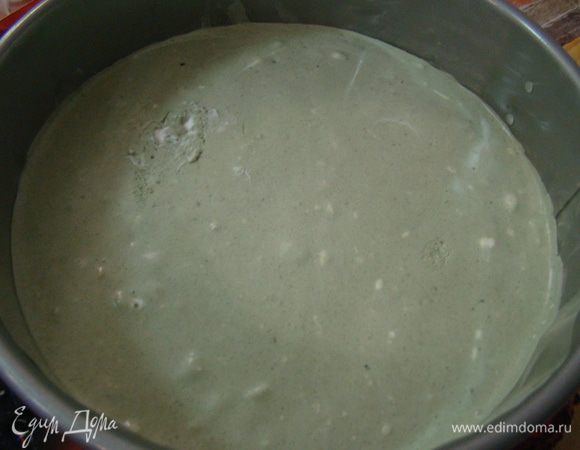 Выливаем на бисквит, ставим в холод.