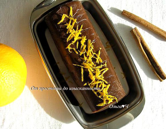 Перед подачей освободить масло от пленки, выложить в масленку. Украсить апельсиновой церой и палочкой корицы. Приятного аппетита! :)