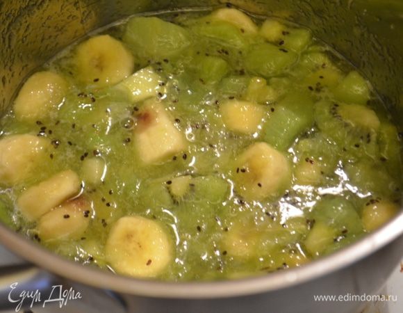 Варить 5 минут после закипания, затем горячим разложить по стерильным баночкам и закатать. 
