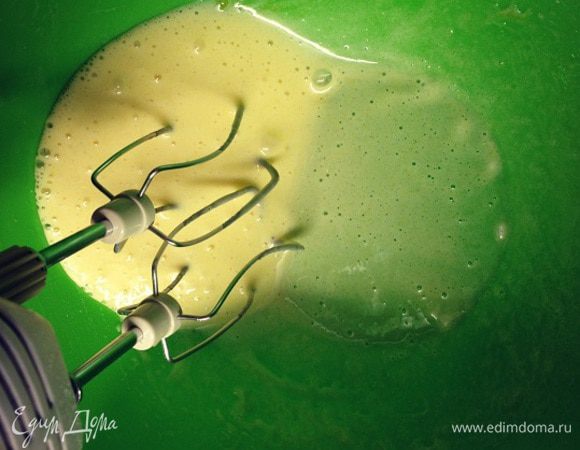 Взбить миксером или венчиком в течении 5 минут...