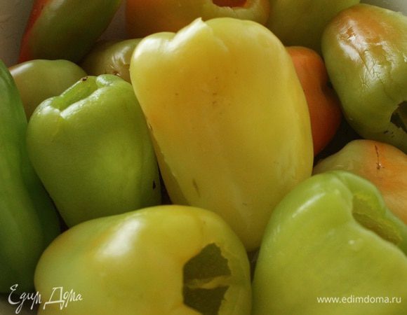 Перец помыть, удалить семена.