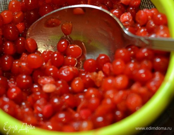 Протереть через сито.