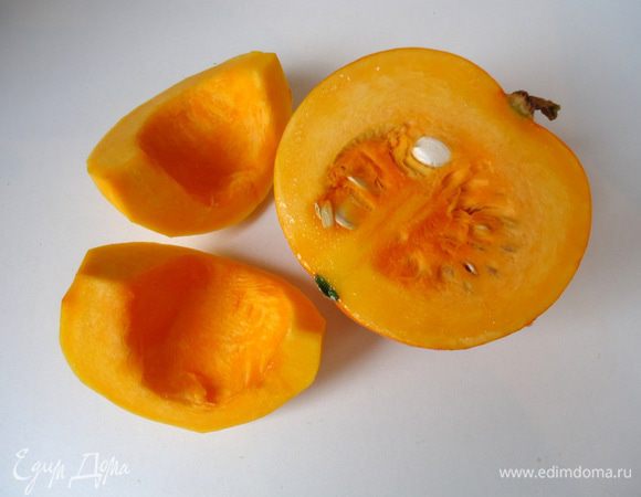 Тыкву помыть, очистить от кожуры и семян.
