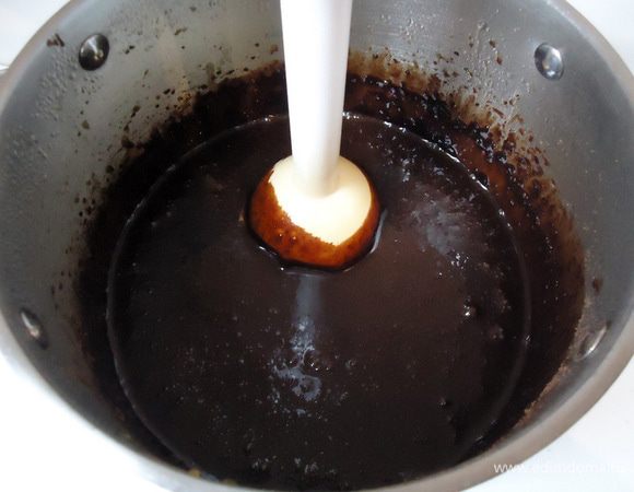 Добавить в сироп и взбить блендером.
