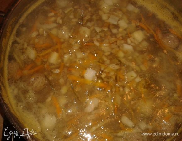 В конце добавьте соль, перец и варите 20 минут.