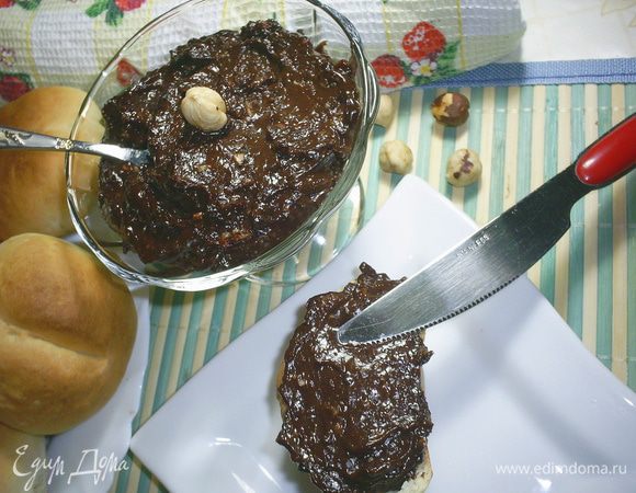 Добавляем молотые орехи и тщательно перемешиваем до однородности. Храним в холодильнике в закрытой банке. Приятного аппетита!